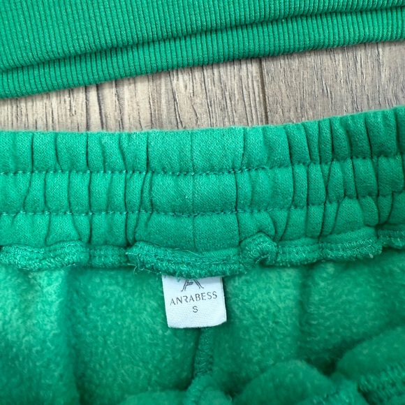 Green Women's Sweatshirt & Hoodie Set - Picture 4 of 5